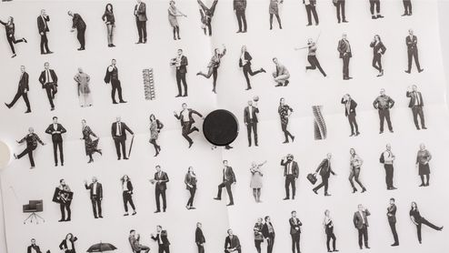 Un poster avec des personnes